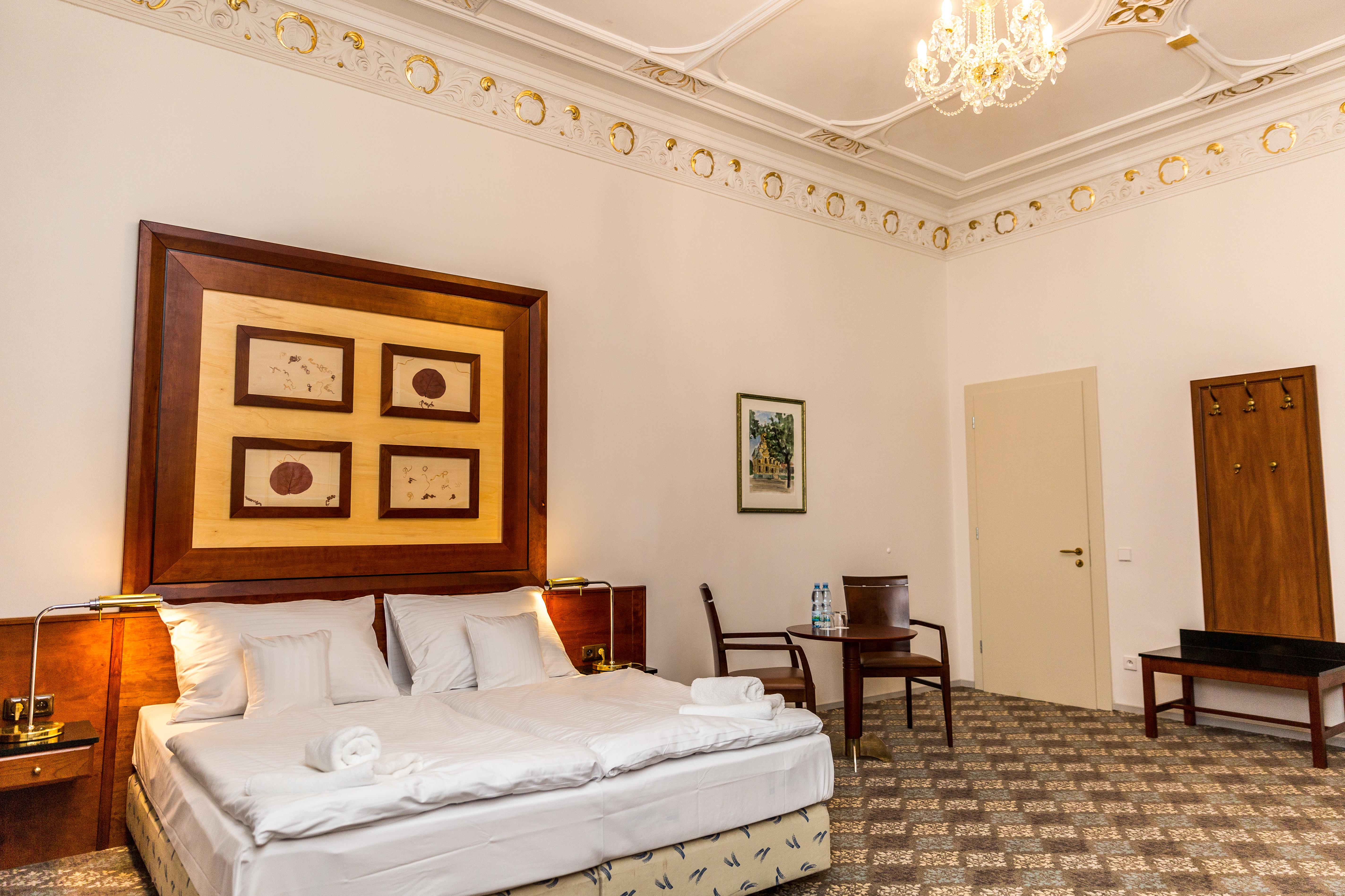 Hotel Kucera Karlovy Vary Exterior photo